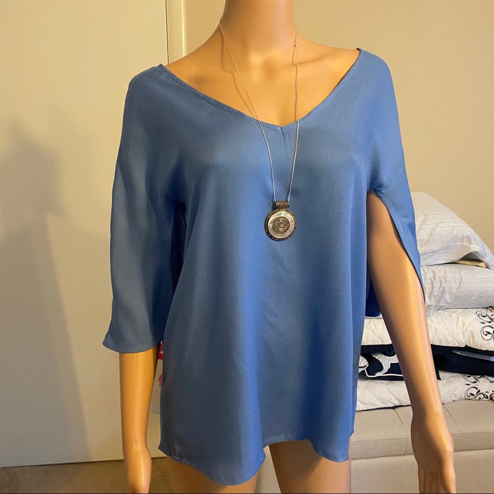 NWOT GUESS Blouse